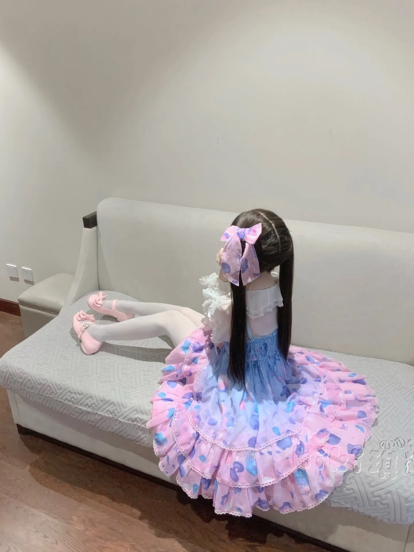 好奇怪 为什么人总用片刻的幸福就原谅所有的伤害