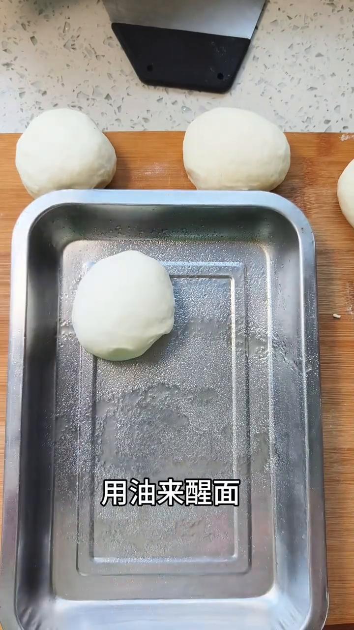 半烫面软饼。
就这个软乎乎家常大饼的做法，就这个比例，这个配方，你们一定要给它记