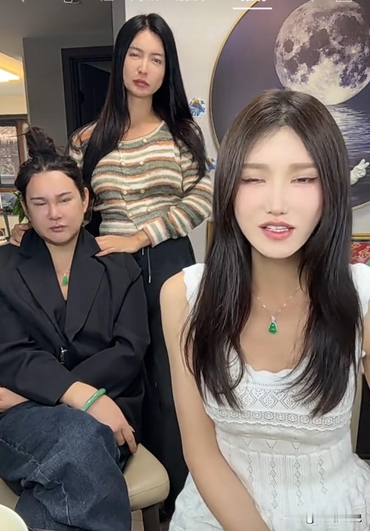 如果不说，你们能看出来她们三个都是变性人么？
她们坦言，开弓没有回头箭，现在特别