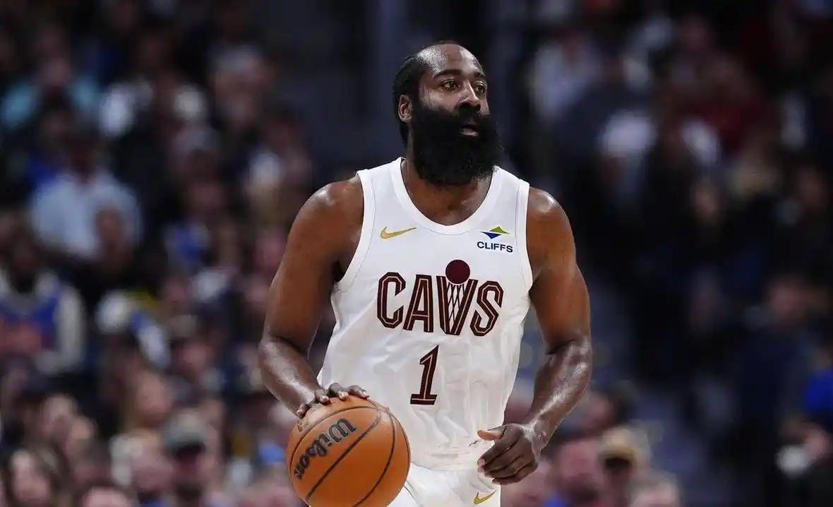哈登在季后赛关键时刻"隐身"的说法，其实早就该改改了。骑士媒体Cavs Nati