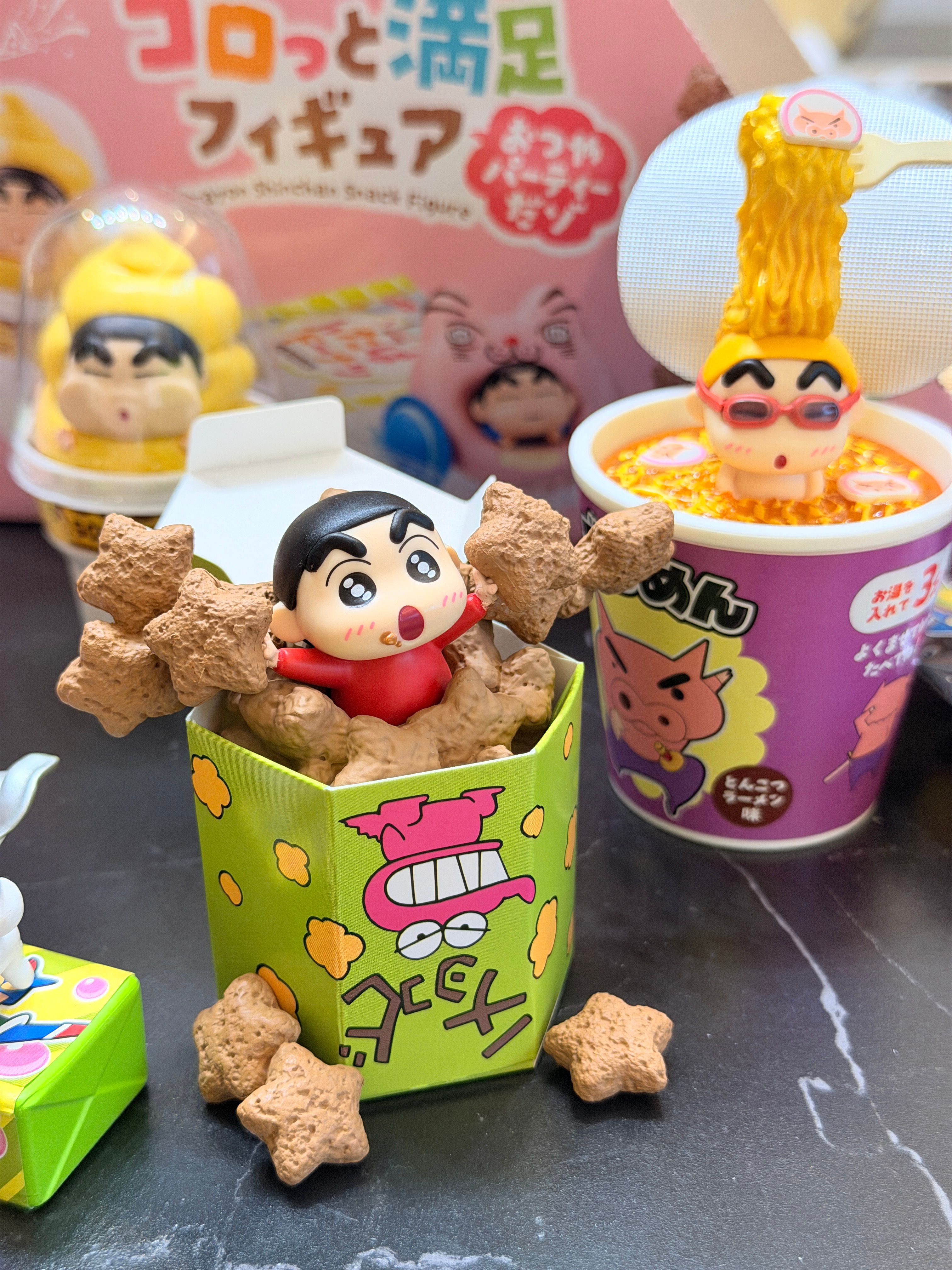 Cathy送的蜡笔小新零食盲盒每个都栩栩如生的，真的太可爱了！！！ 