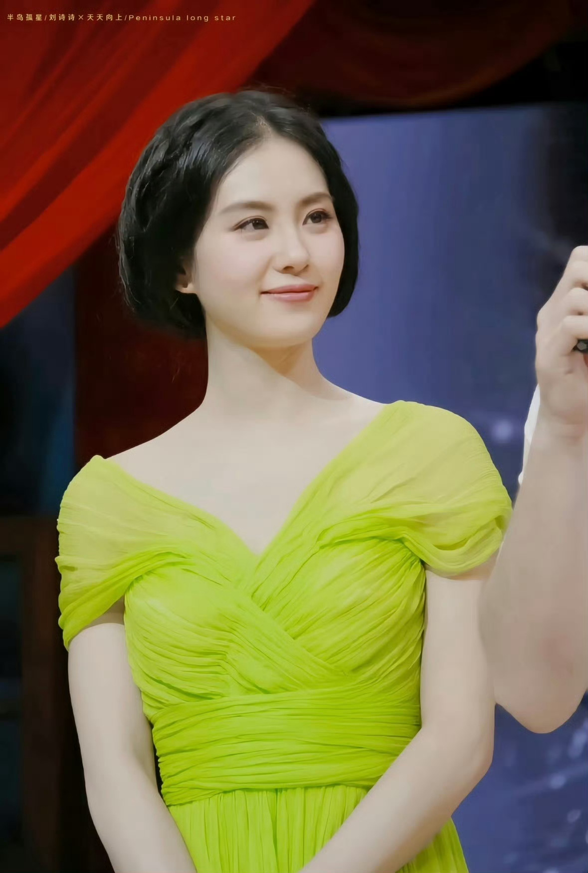 好喜欢绿色 绿色真的太衬美貌了早期诗诗 一颗饱满多汁的青苹果…🍏 