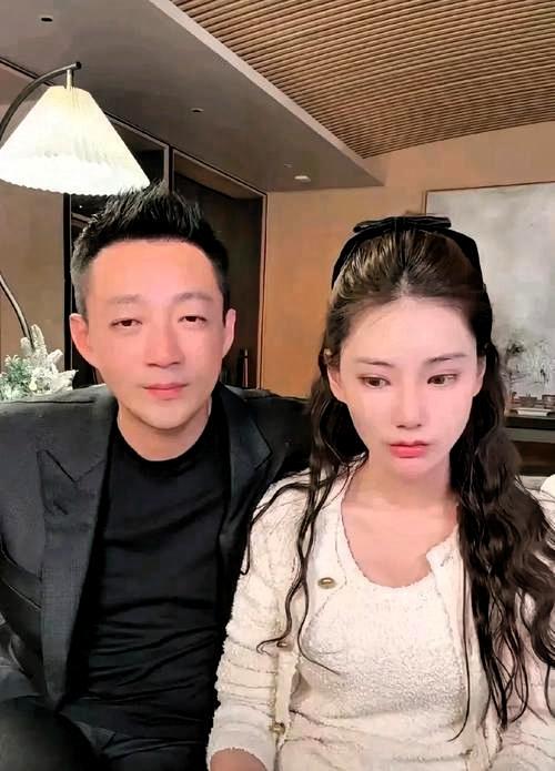 直播买万元大衣，马筱梅真的是好儿媳吗
最近一次直播里，好像是，马筱梅带着汪小菲去