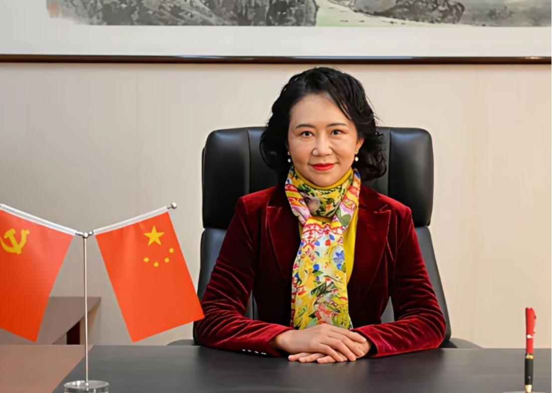 别再轻易相信那些一句话就能概括的“白手起家”商业神话了！最近星宇股份董事长周晓萍