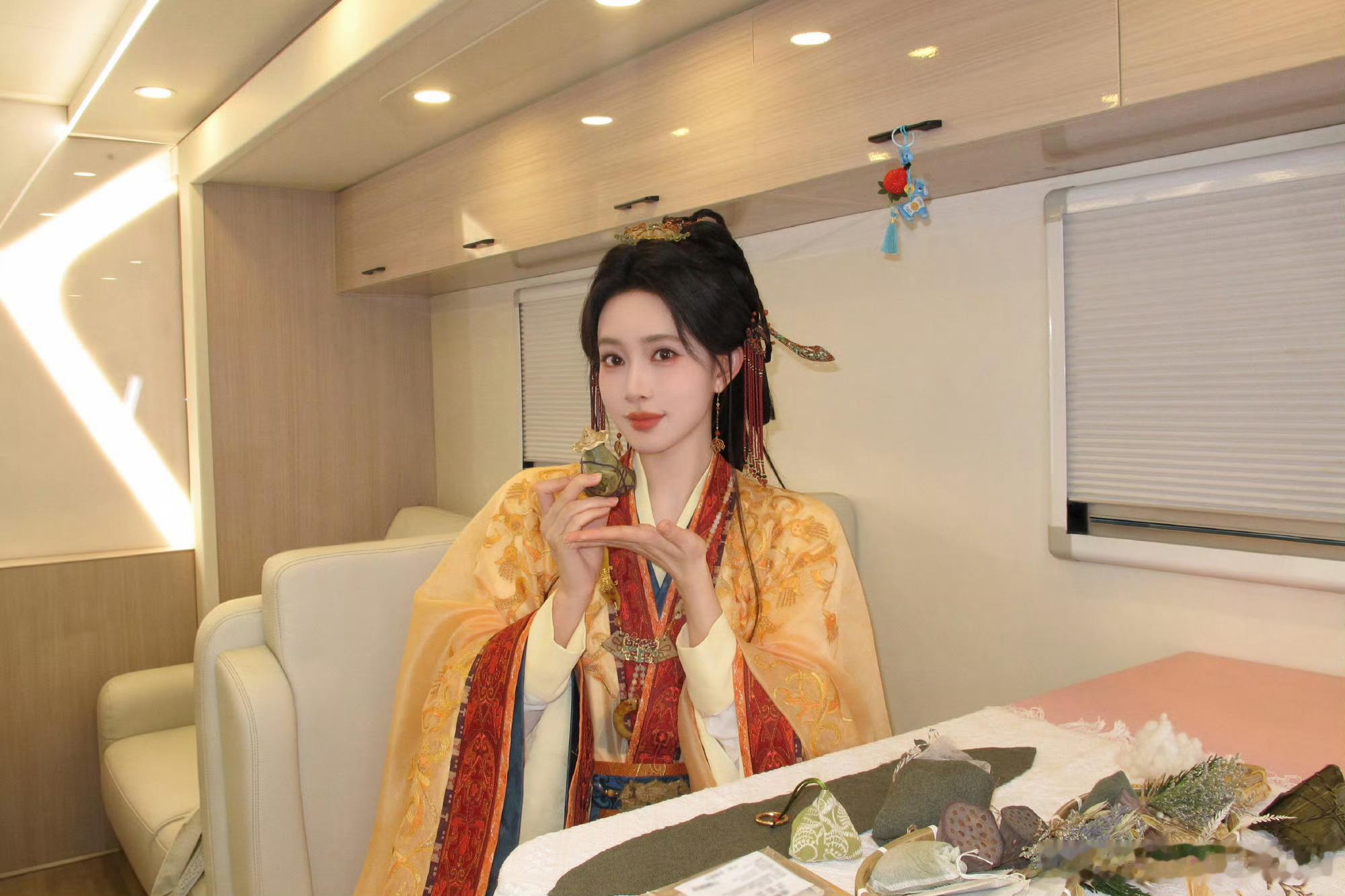 孟子义剧组过端午节孟子义给粽子戴草帽 孟子义小巧思绝了孟子义