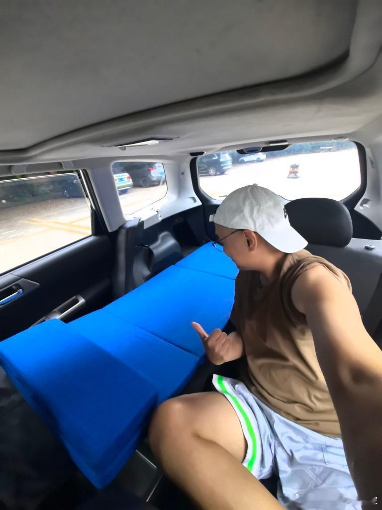 又是烂仔斯巴鲁大放异彩的一天，斥百元巨资网购了个床垫子。 ​​​