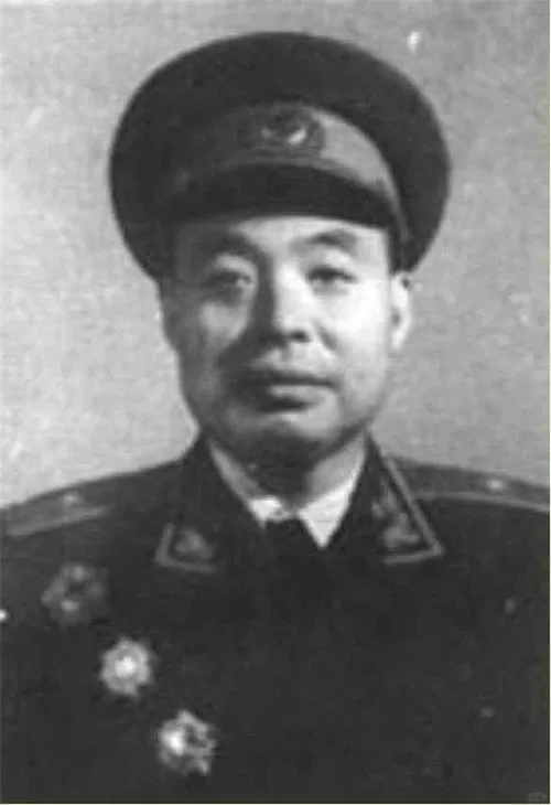 原北京军区装甲兵政委：王英高将军