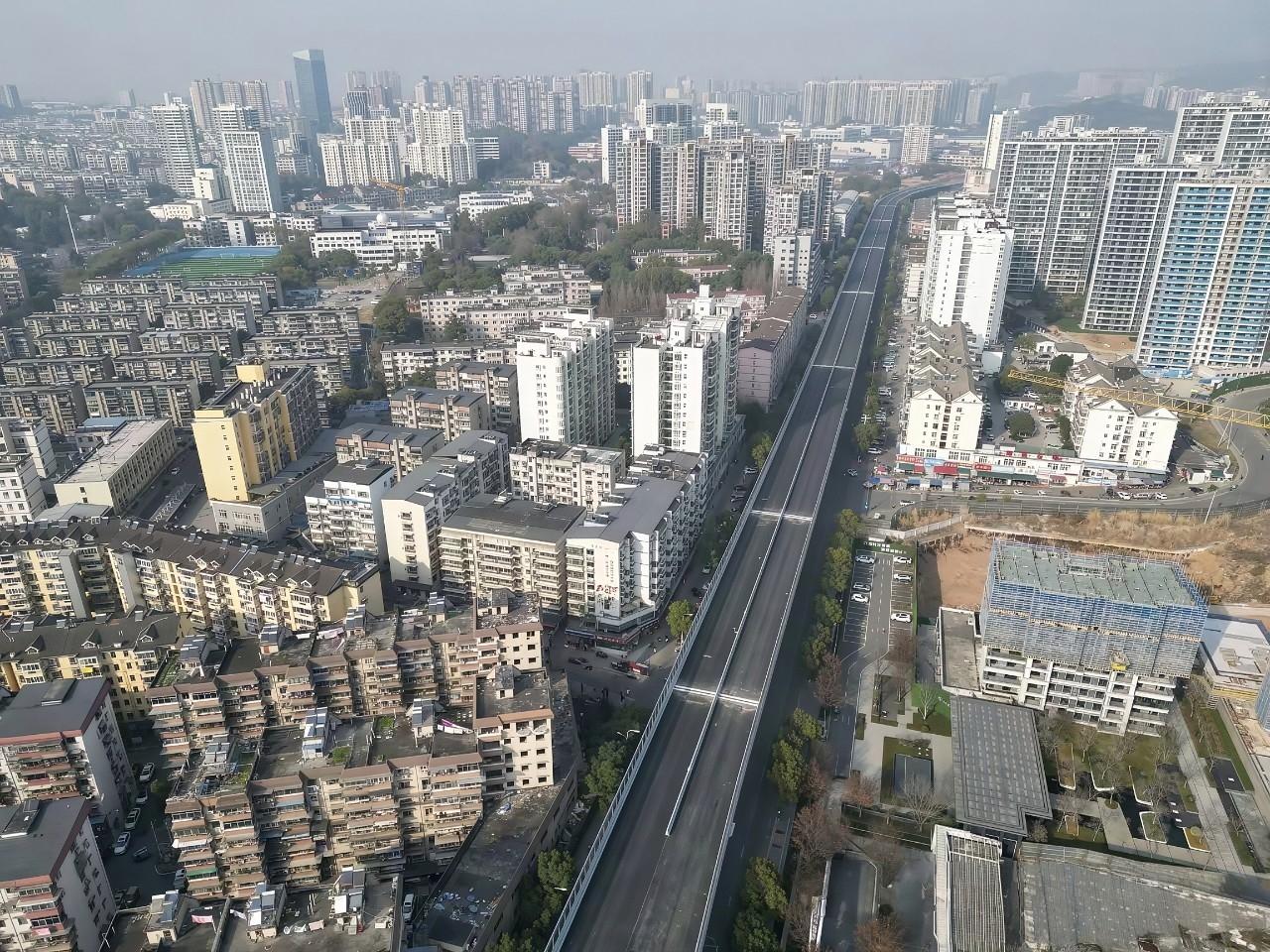 宜昌港窑路，从未如此被关注。
15年前，宜昌人说起港窑路还觉得有些偏僻。当时港窑