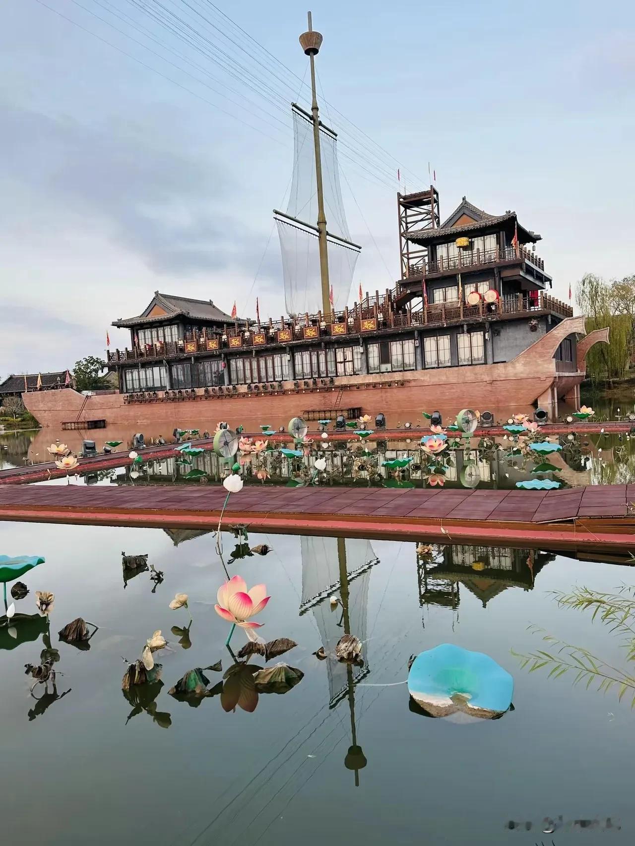 离皂河龙运城也就6.6公里，感觉没啥人气，说免费的怎么还要收费，之前说免费人出来