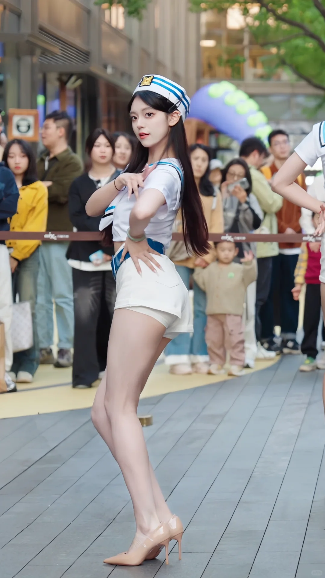 街头惊现二代女团成员