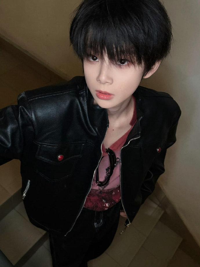 陈思罕今天是个小特工陈思罕小特工陈思罕今天是个小特工，帅成这样！ 