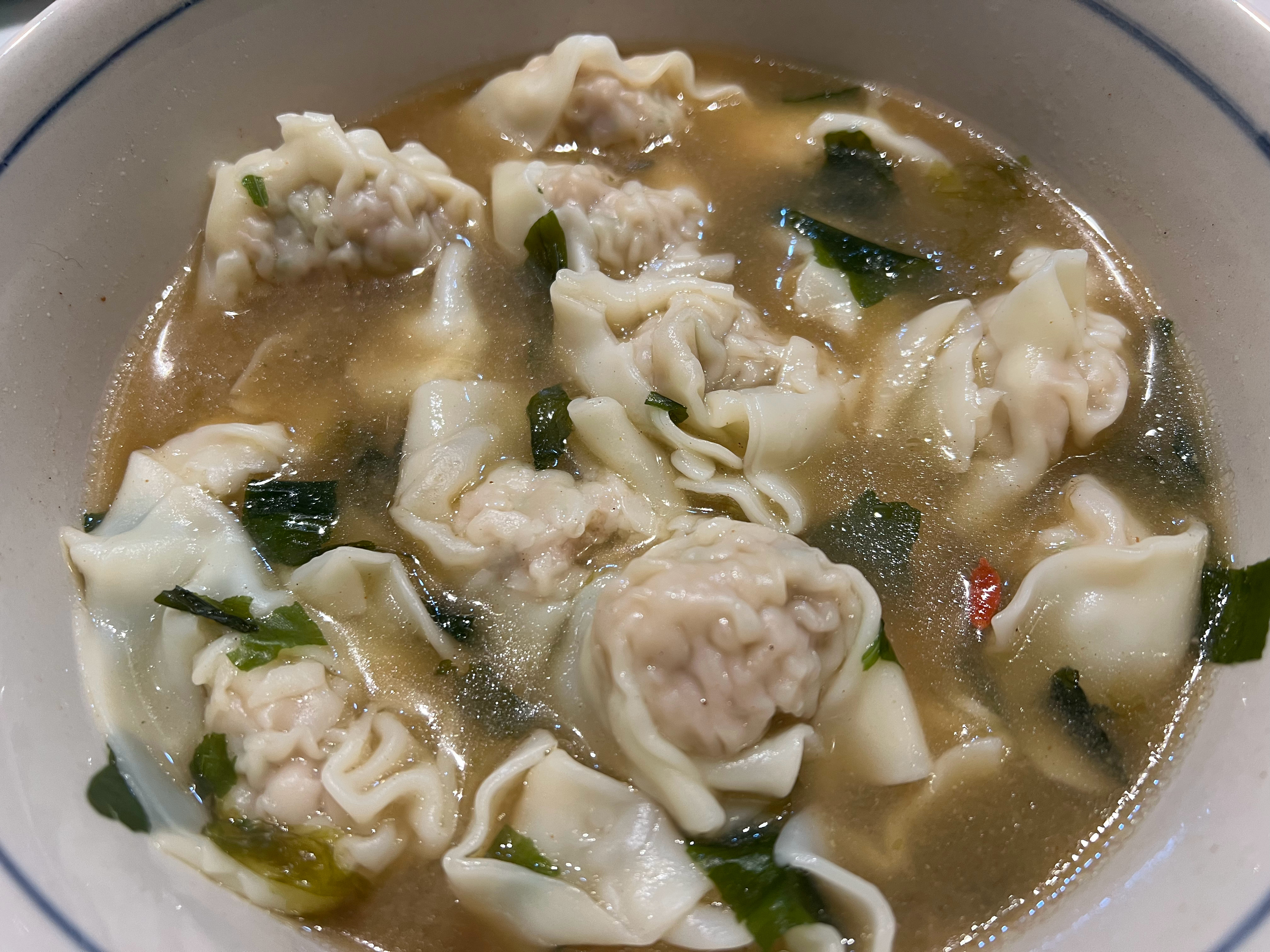 早饭给你给我包了小馄饨吃但这馄饨看着一点都不小