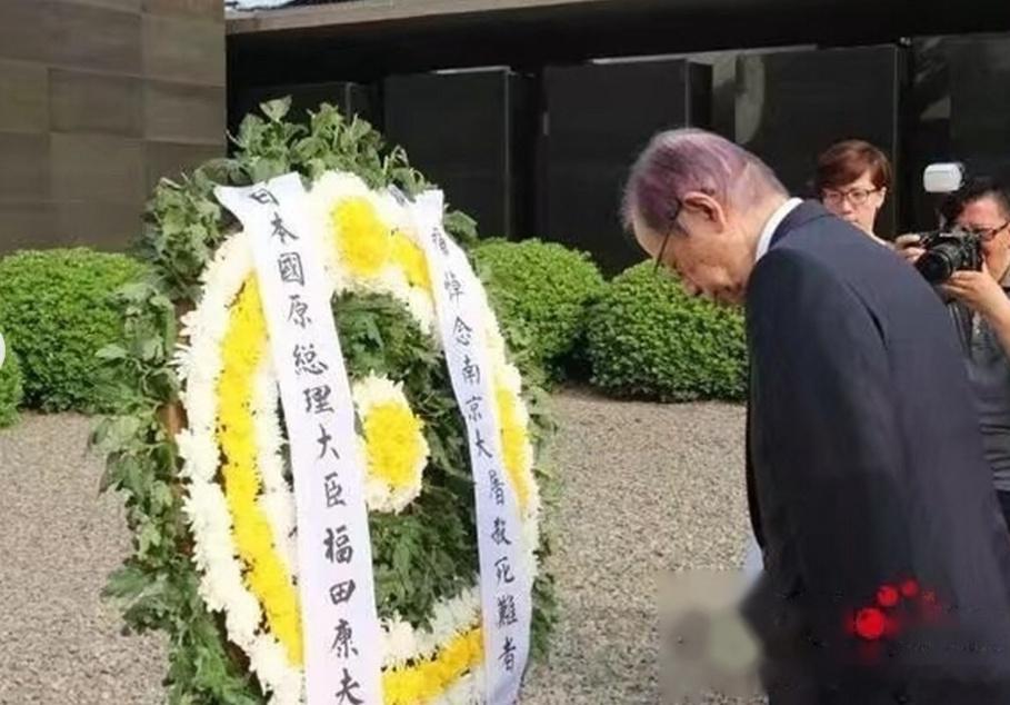 90岁的日本前首相福田康夫走了，心力衰竭带走了这位“中国人民的老朋友”。比起那些