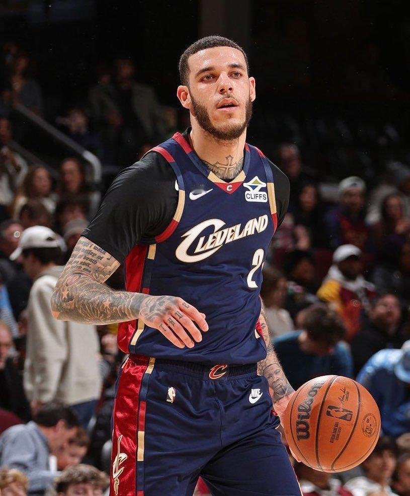 NBATradeReport：（流言，看看就好）火箭队与骑士队已讨论过关于朗佐·