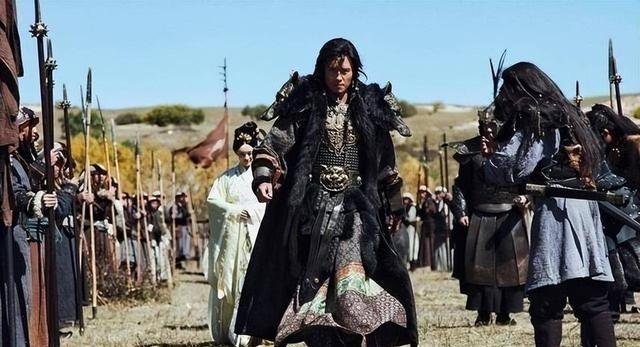 要是按照尼布楚条约来看，整个西伯利亚大部都是中国的，但为什么后来都被抢去。
首先