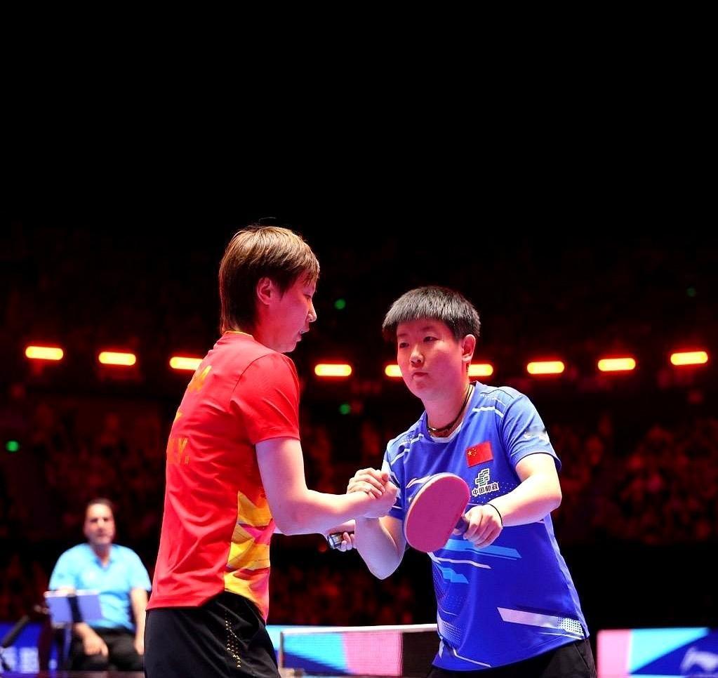 一场比赛，两位顶尖选手，王曼昱险胜孙颖莎。

这场比赛不仅精彩，还透露出年轻运动