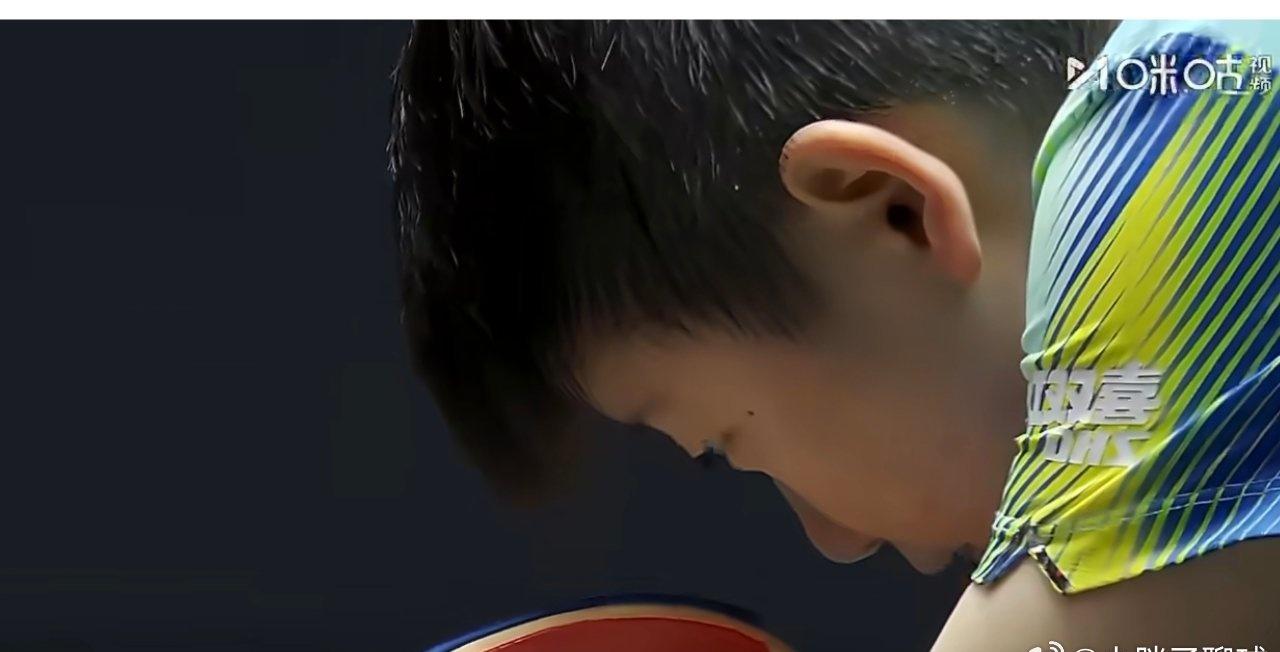 孙颖莎3-1力克石洵瑶，强势晋级WTT新加坡大满贯女单八强孙颖莎vs石洵瑶 
 