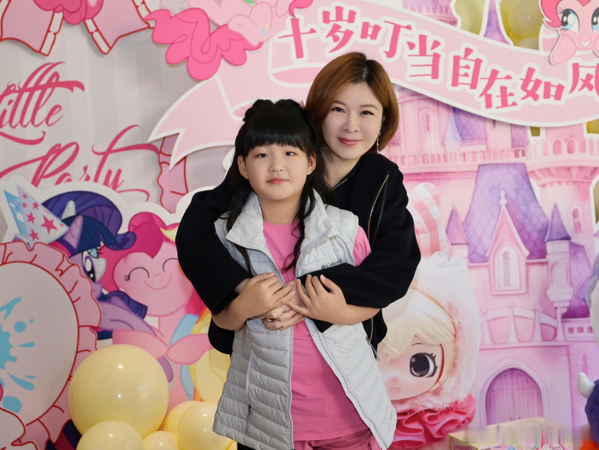 杜华女儿这么大了杜华女儿瘦了好多 谁还没看！！杜华女儿个子都这么高了，而且瘦了好