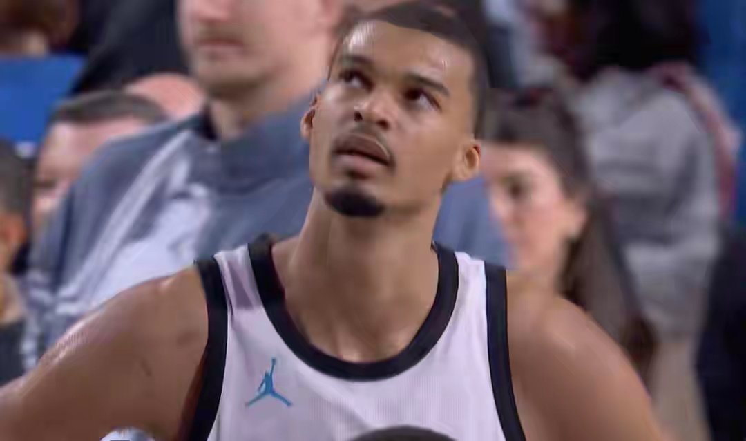 巴恩斯绝杀世界队，文班亚马非常沮丧，文班的认真和竞争性拯救了全明星！文班亚马拯救