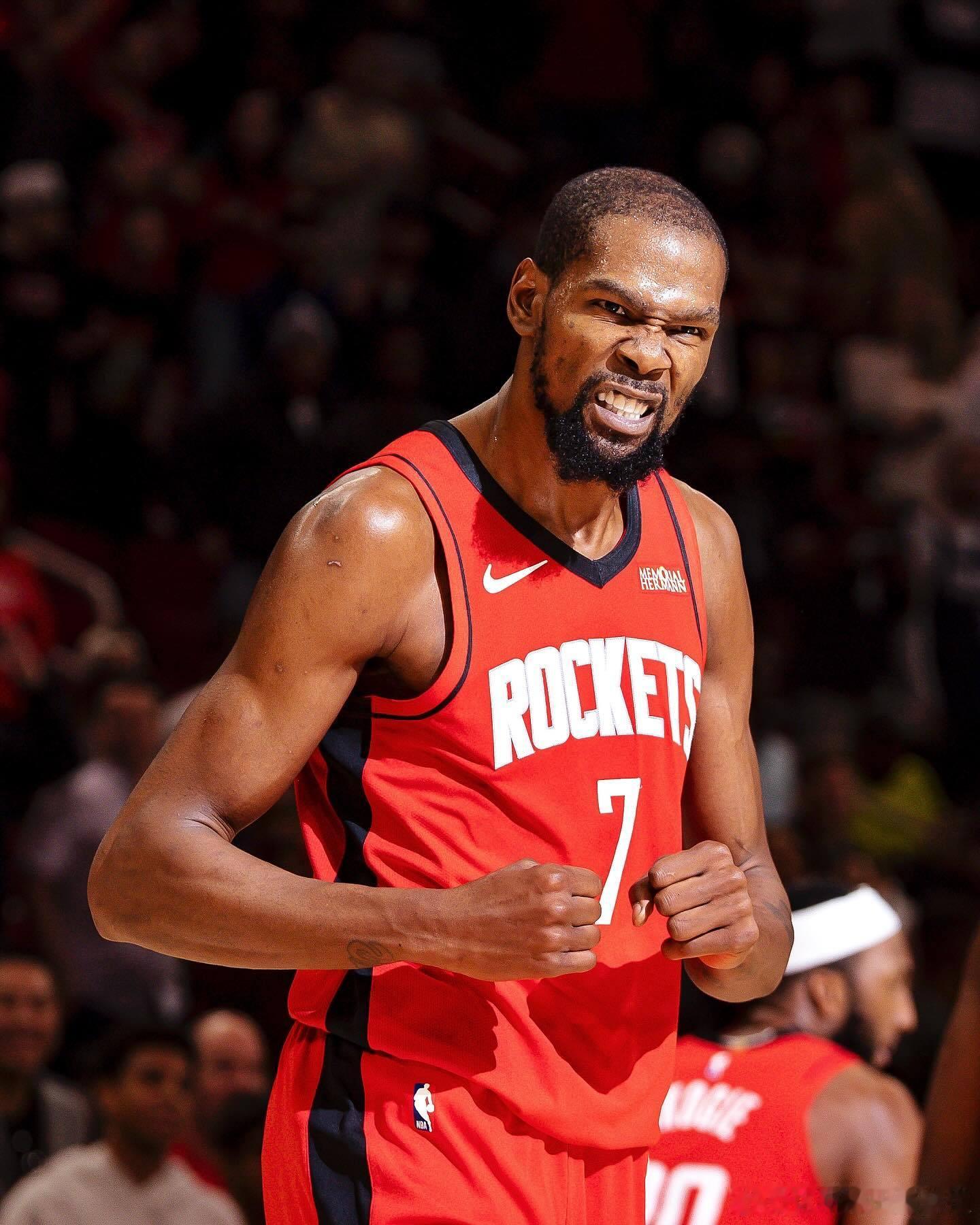 本赛季的火箭排名西部第五，拥有联盟目前第二长的四连胜，其中：净效率（百回合净胜分