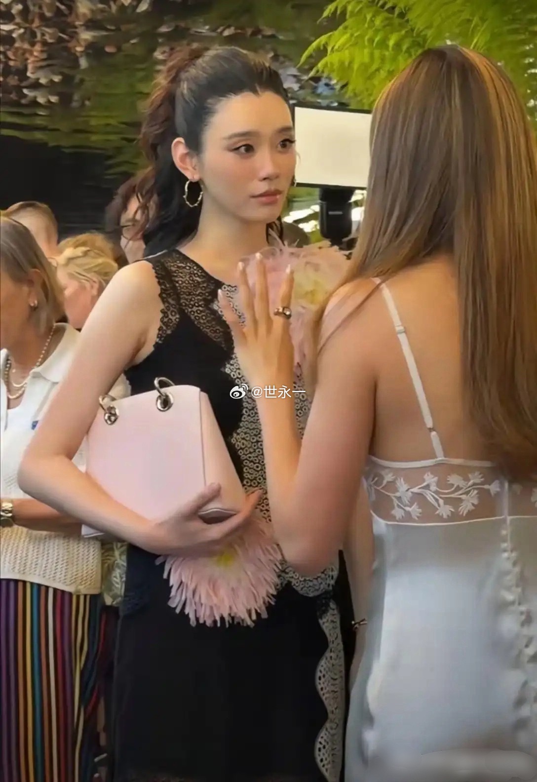 奚梦瑶生完宝宝后，越来越漂亮了 ​​​