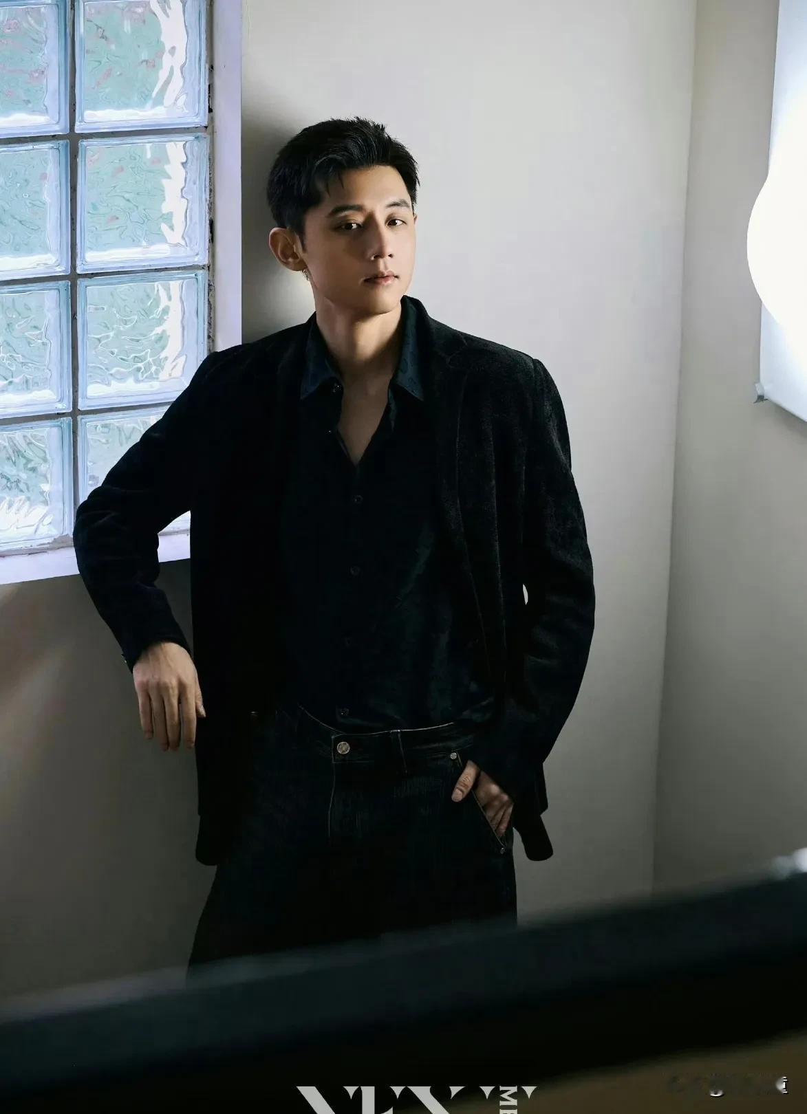 张继科新年火力全开！
他成为《新民周刊.星生男士》，2026年的首位封面人物，多