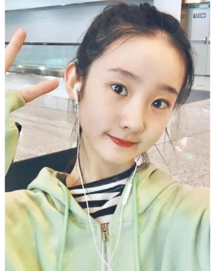 雷允上携手张艺凡，共绘青春健康新画卷

雷允上，一个历史悠久的健康品牌，近日迎来