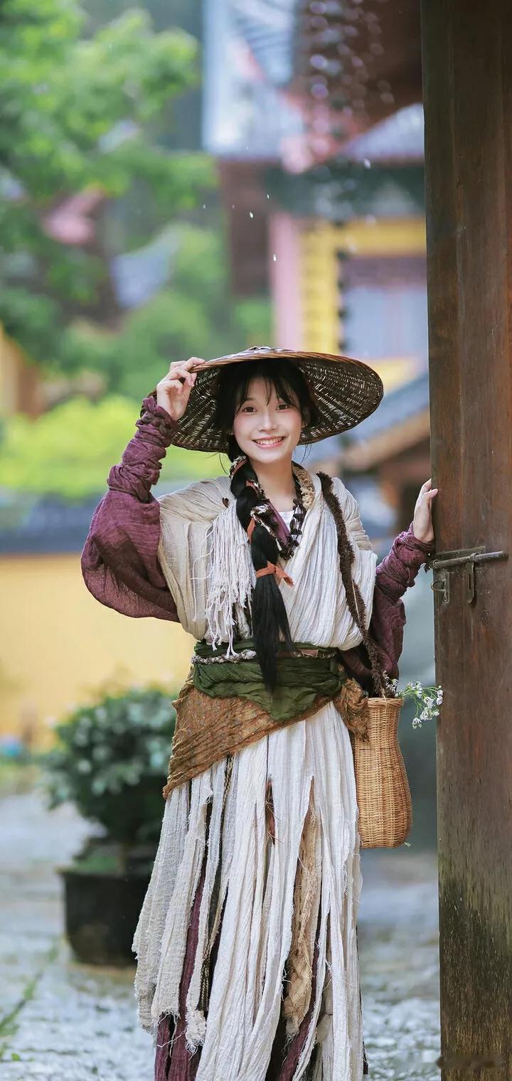 古风少女，雨中漫步，美不胜收