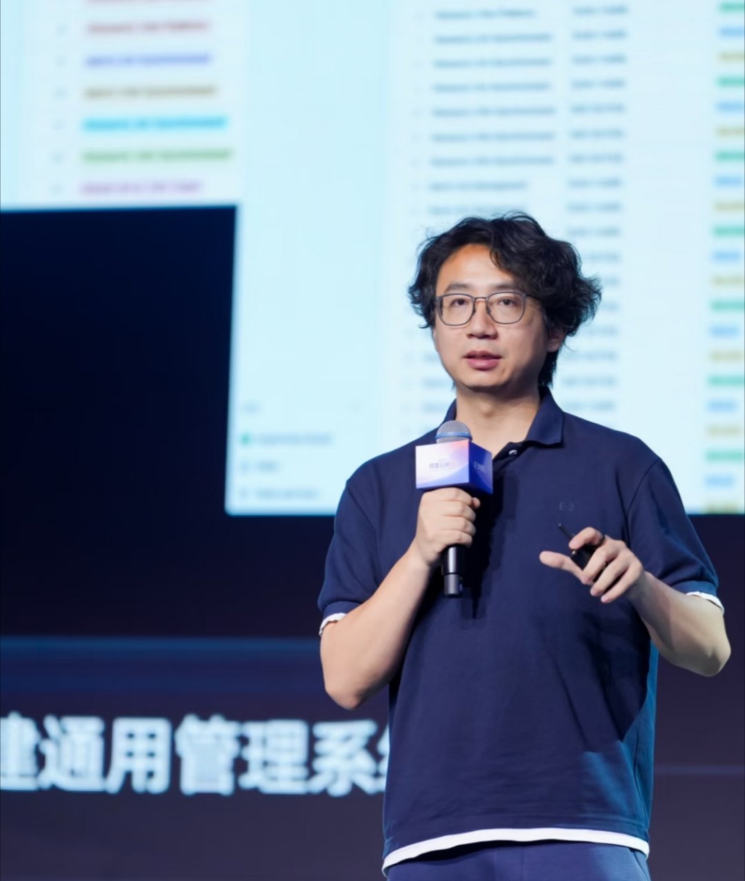 6月10号内网批评，11号直接换帅，还是92年的。这魄力值得学学。新来的这位履历