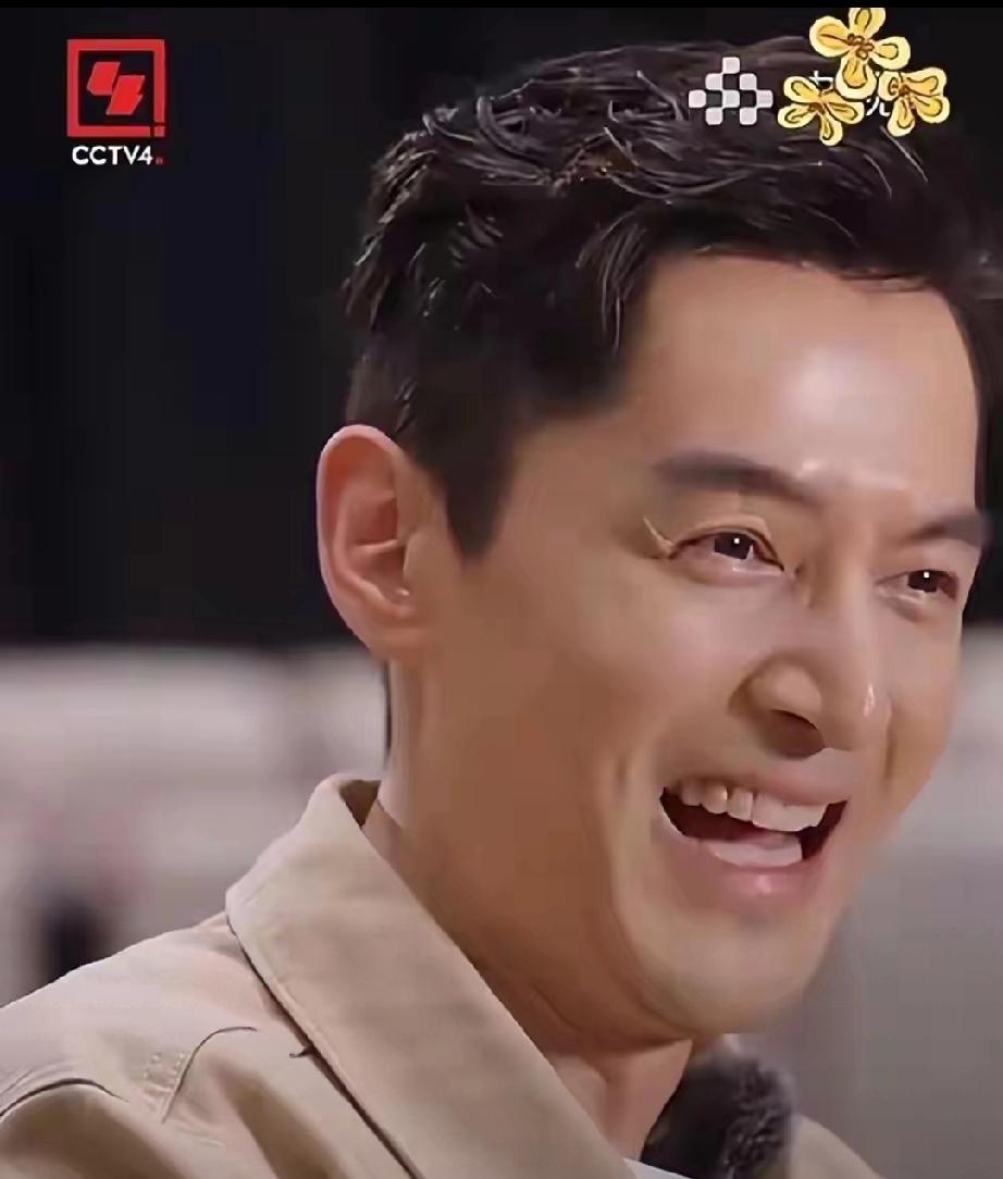 胡歌定居上海儿女双全！藏娇妻多年，44岁活成人生赢家
 
    44岁胡歌如今