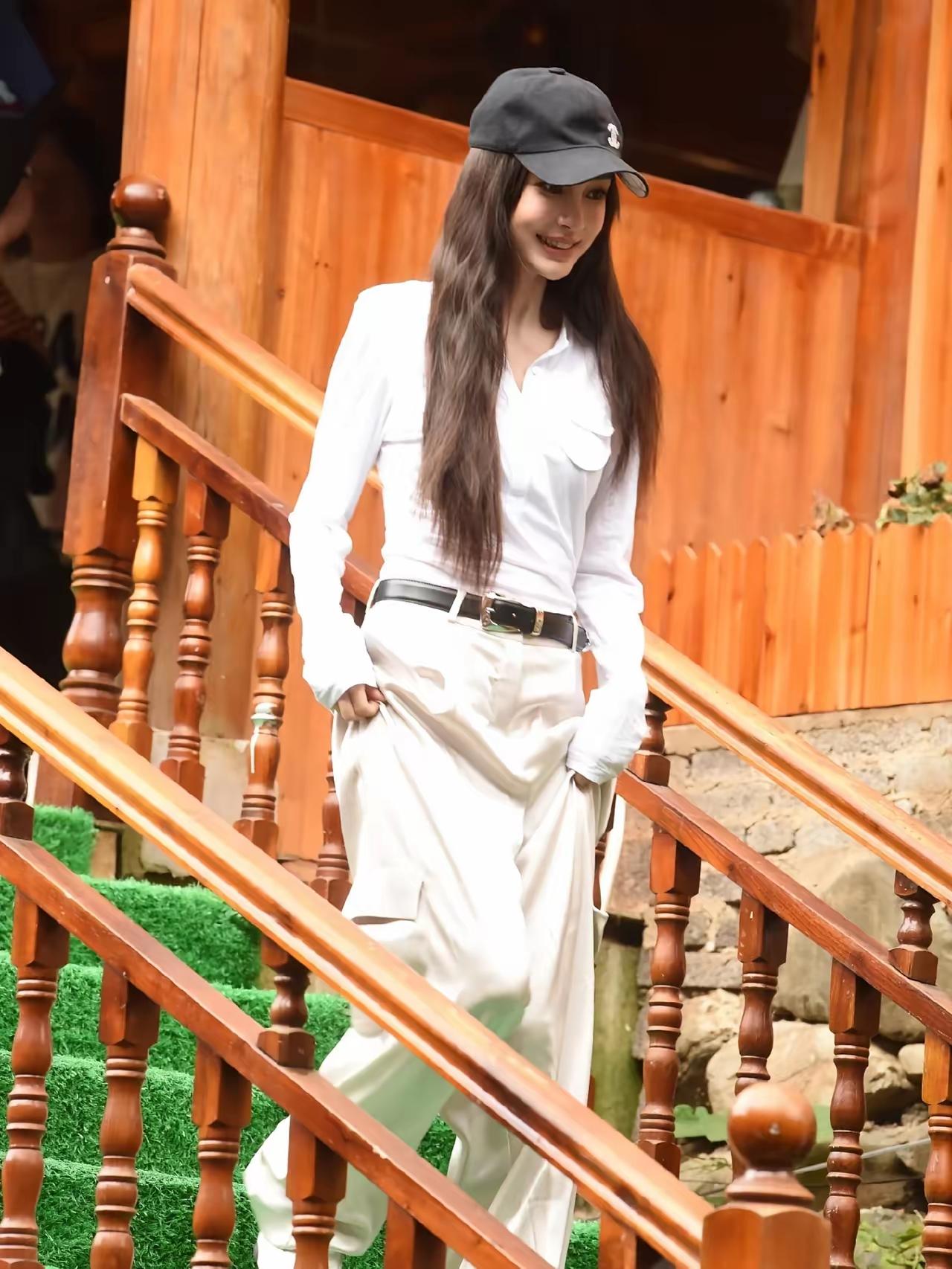杨颖最近现身。依然是顶级美貌。