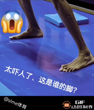 镰刀脚：这大脚是谁的，目测有35公分。[震惊][震惊]