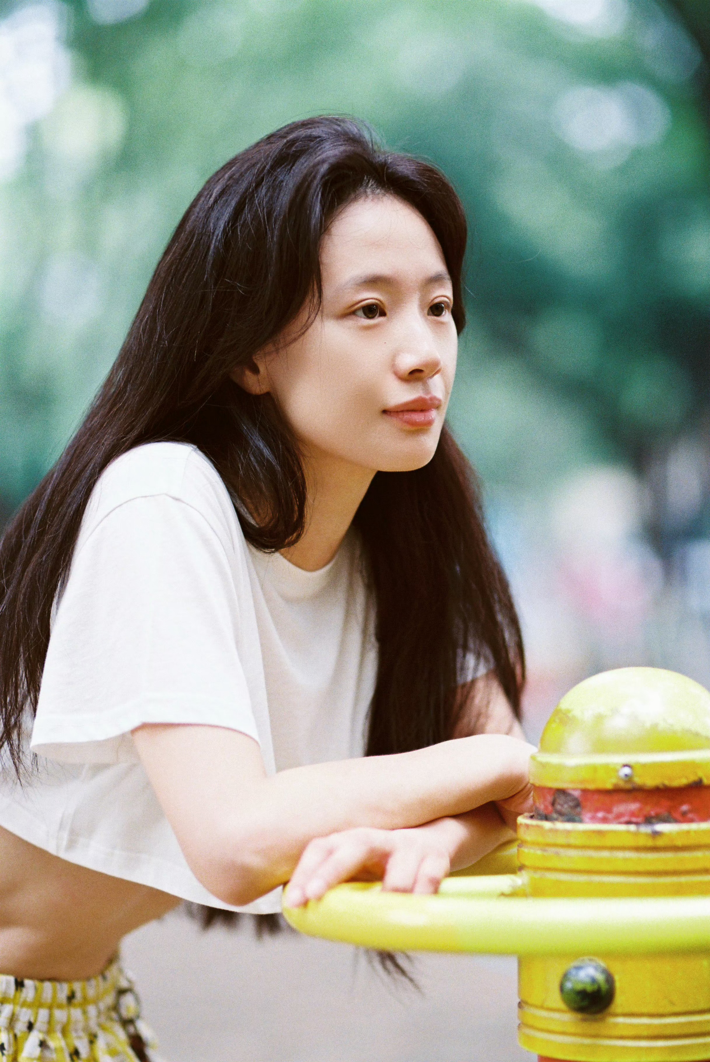 李梦的衣服总感觉不太安全的样子 