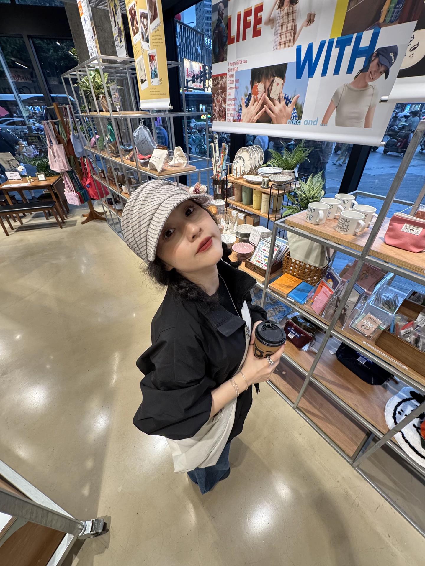 眼影基础口红就不基础哈哈哈哈