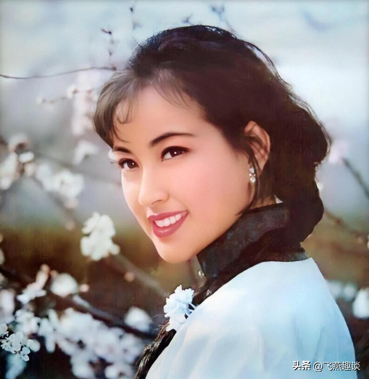 1985年，刘晓庆得知导演张勇手参加中国第一届表演学会，她特意前去拜访。谁知，张
