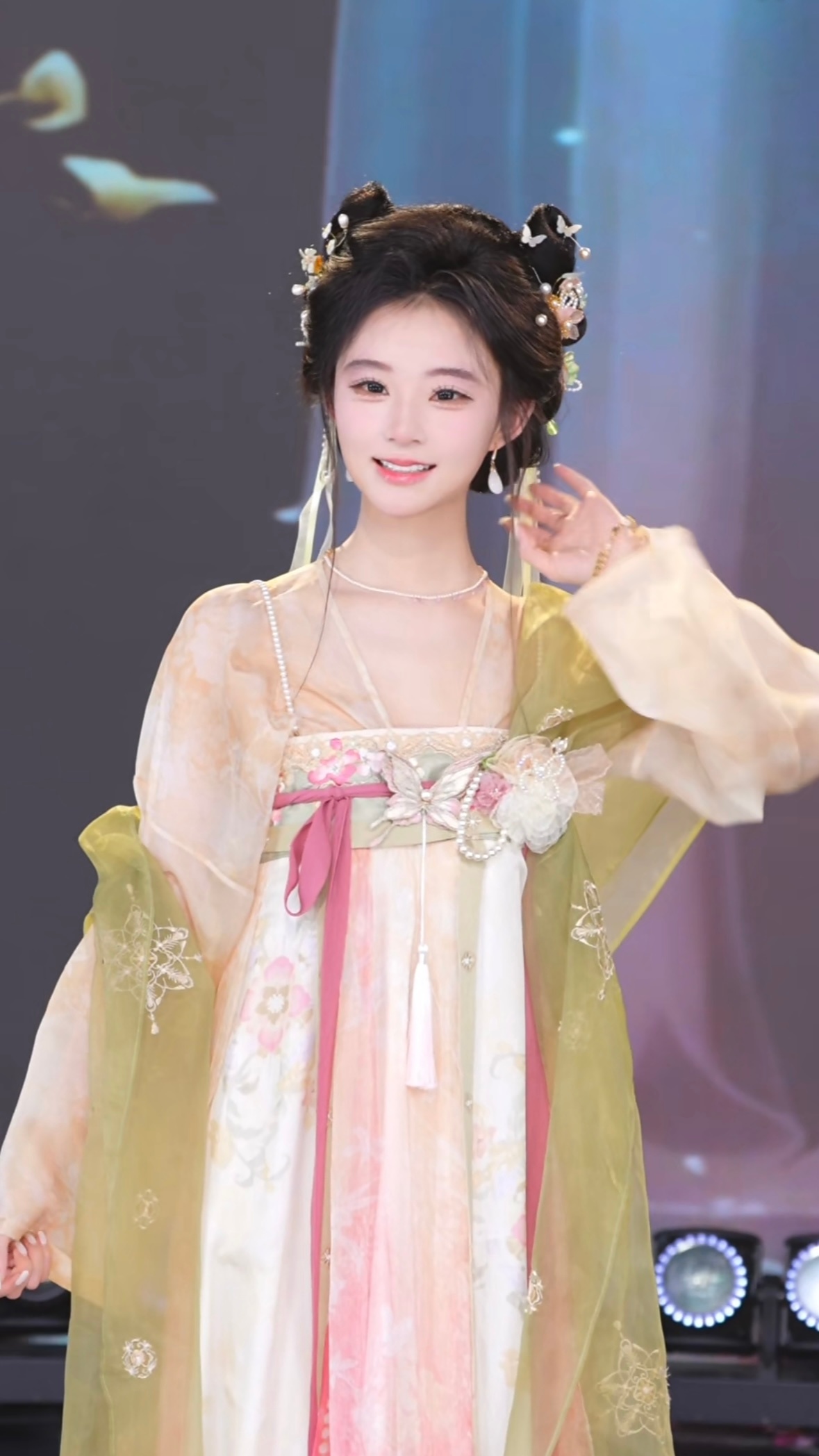 一只有灵气的小兔子🐰   ㅤ  (\⑅(\   ՞˶ 'ᜊ'˶՞ 