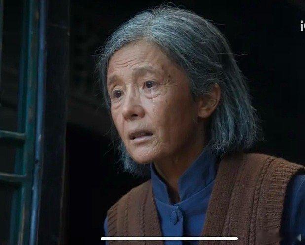 杨幂老人妆，好真实 ​​​