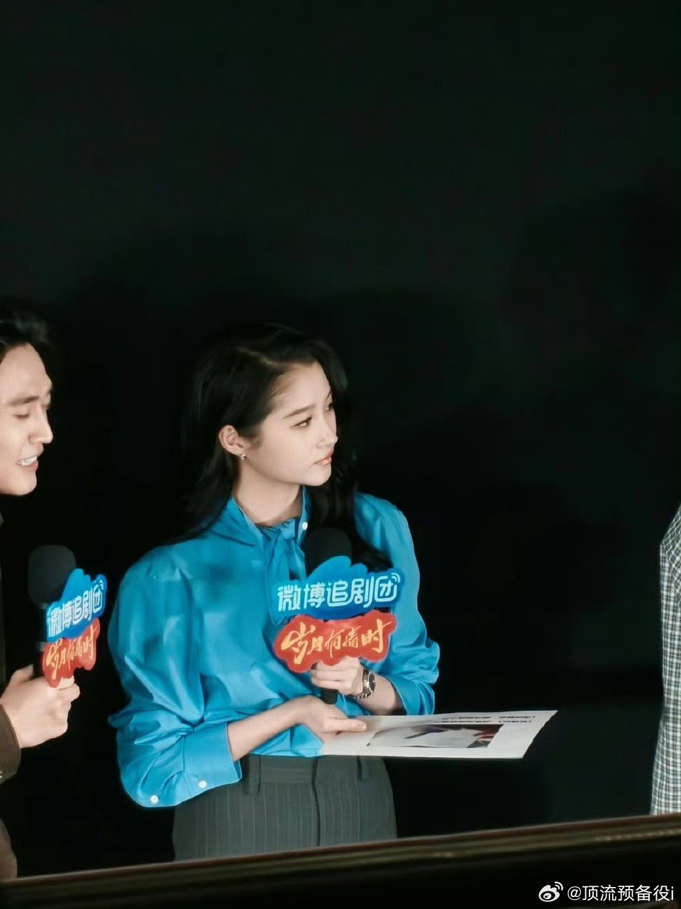 关晓彤漂亮得像洋娃娃一样  温柔又知性的严晓丹，虎 倔强少女 事业脑