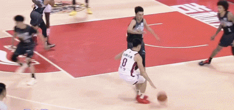 张宁！又是张宁！借掩护撤步三分，哨响球进！这就是大心脏球员的含金量！🔥吉林男篮