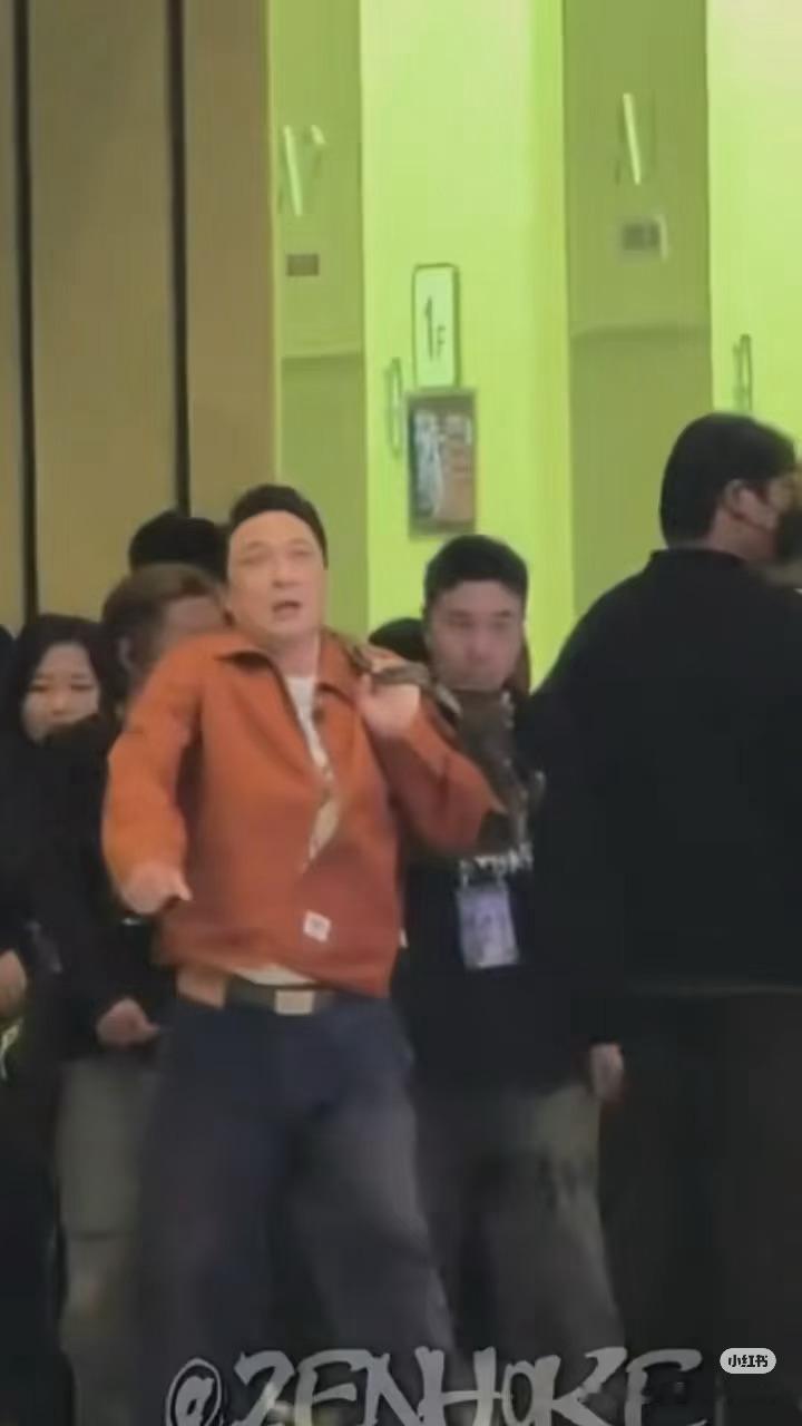 我每天下班就吴镇宇这样