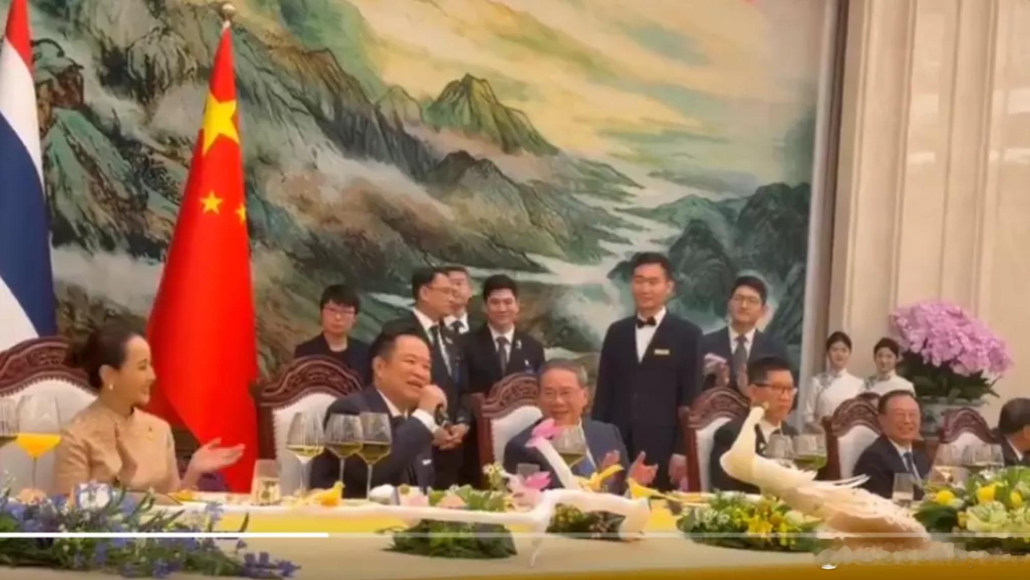 “音乐外交”：泰国总理访华午宴献唱邓丽君经典歌曲海外新鲜事 7月20日，泰国总理