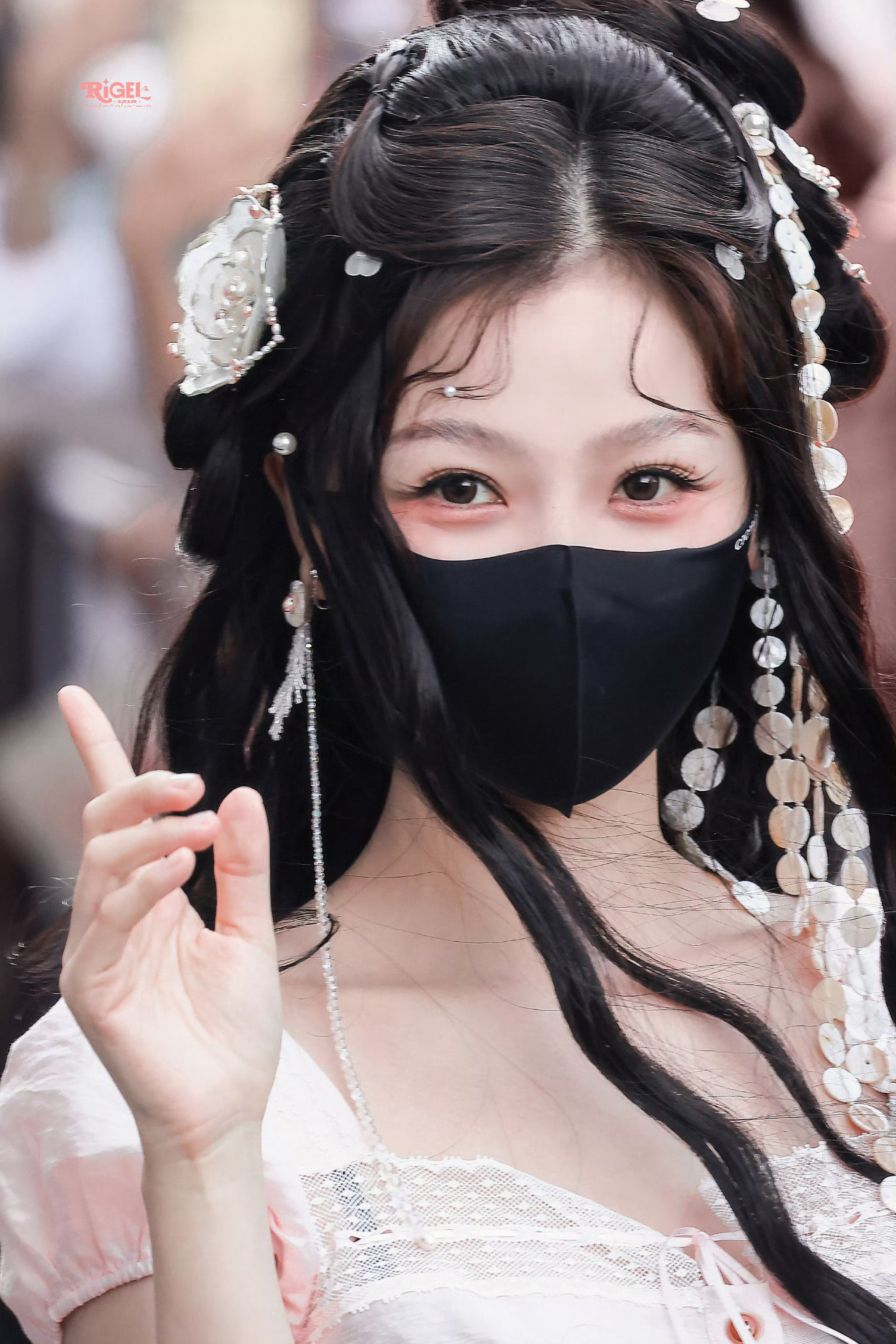 今天又是新发型 何盼会不会换新衣服🤓 