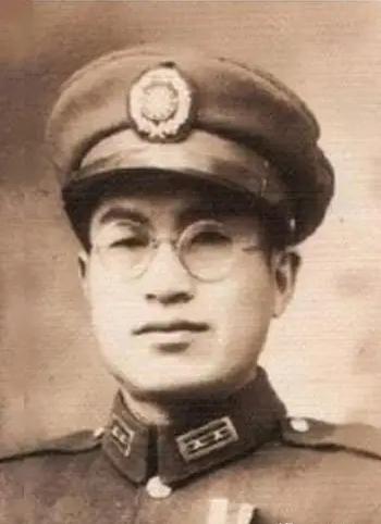 1974年，李延年在贫病交加下死去，他的黄埔一期同学黄杰在操办葬礼时，忍不住大骂