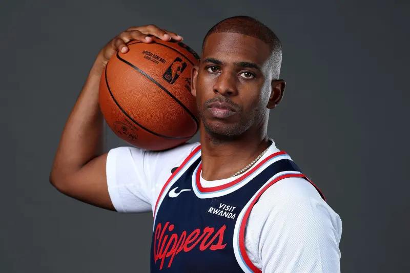 要退役了？
保罗三连败期间，场均1.7分2.3篮板3助攻0.7抢断，投篮命中率2