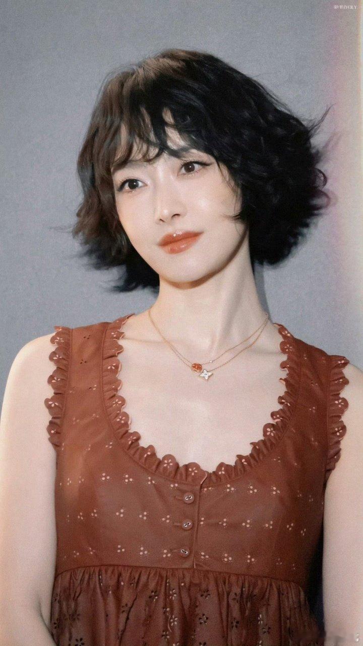 展轩粉丝被宋茜金晨杨幂美晕了  看展轩却收获三倍快乐！宋茜金晨杨幂的怼脸生图，美