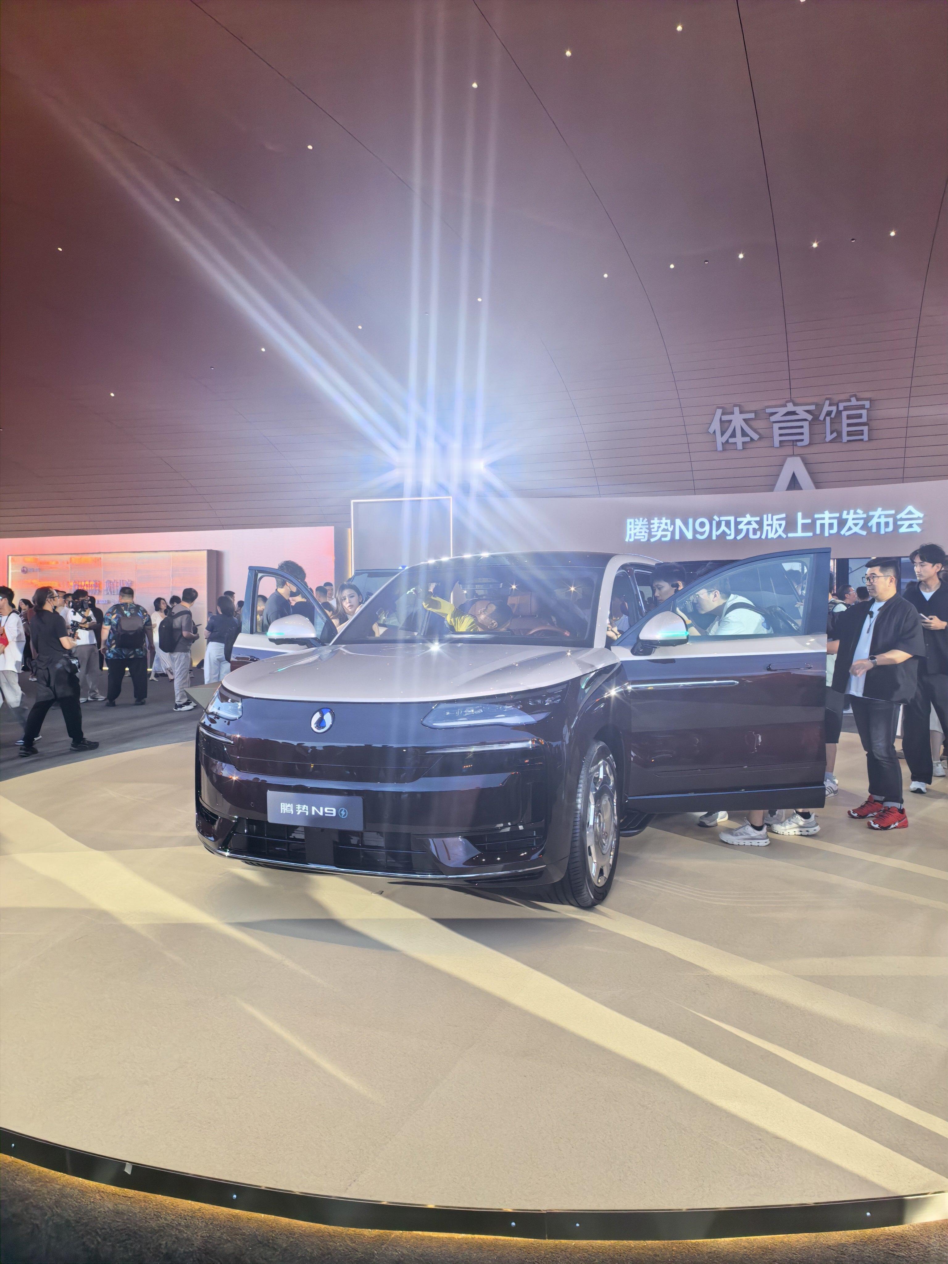 准备开了看看这次腾势N9闪充版的硬实力怎么样王力宏亮相腾势N9闪充版发布会 广州