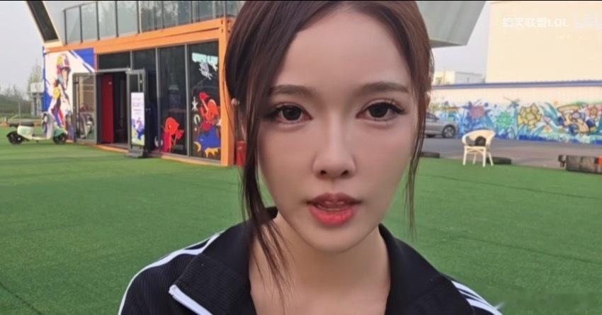 蛋糕：端午节那天我和我妈冷战，那天我和她出去吃饭，她说我不要穿短裤，说我腿粗又不