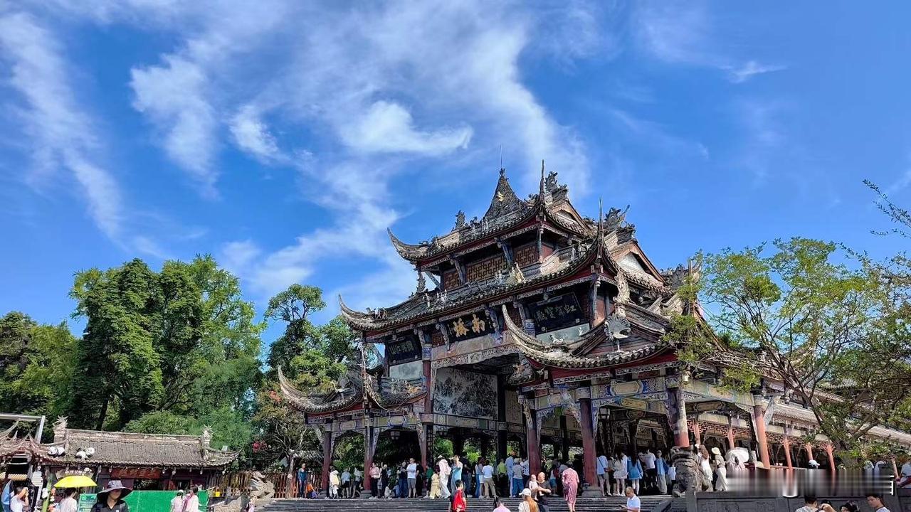 都江堰景区-宝瓶口
图文原创：专业会展摄影  冯振伟
夏日生活打卡季