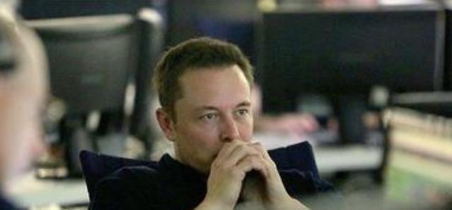 马斯克一句话点醒全世界：现在全球疯抢的不是芯片，是中国造的20万一台的“大铁箱子