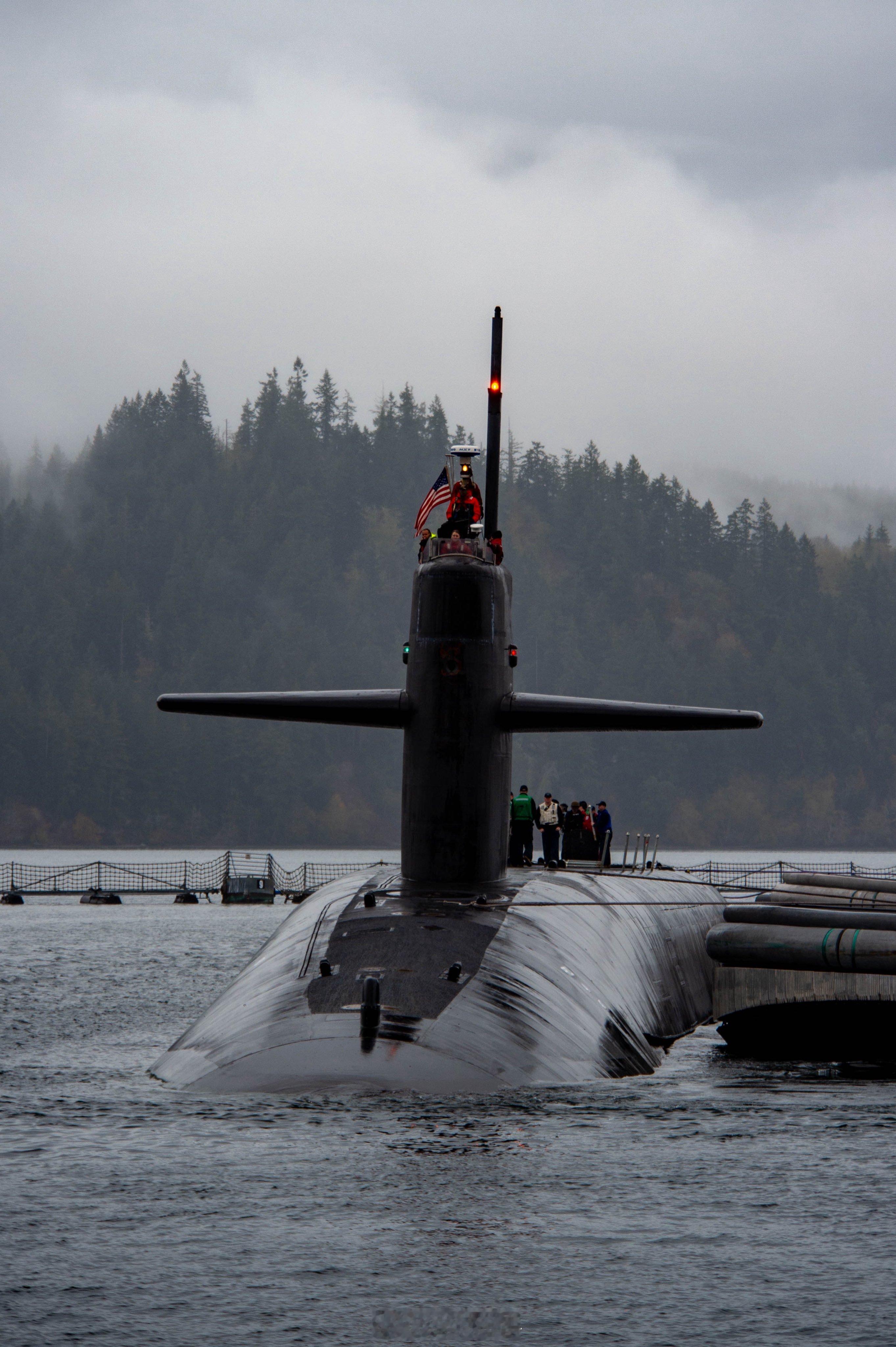 2025 年 11 月 14 日，美国海军俄亥俄级核弹道导弹潜艇“内布拉斯加”号